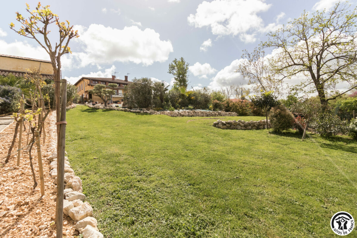 jardin paysager gite du moulin avec piscine sud de toulouse