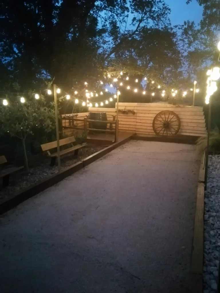 terrain de pétanque en soirée lagardelle sur leze