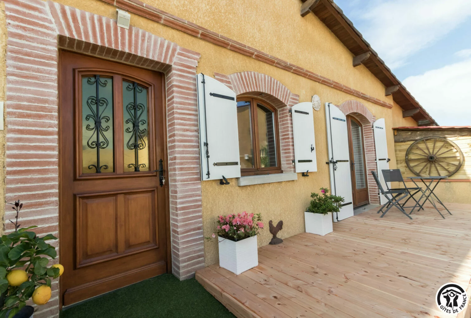 entree gite terrasse 1 lagardelle sur leze au sud de toulouse