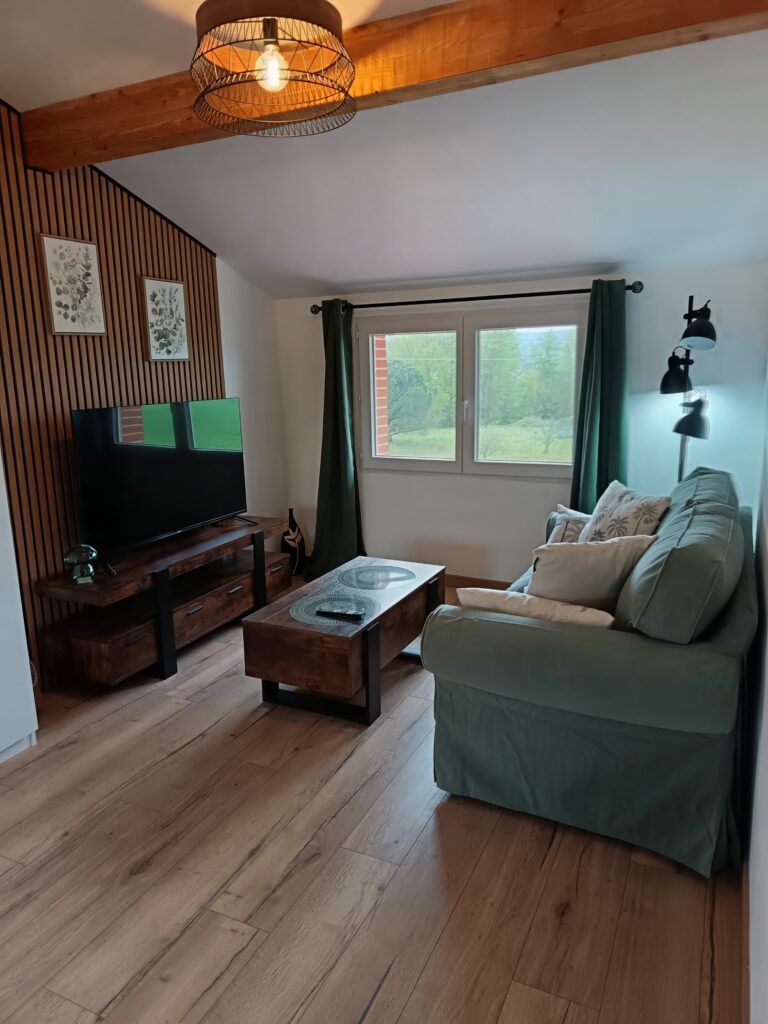 gites du moulin salon fenêtre le cozy